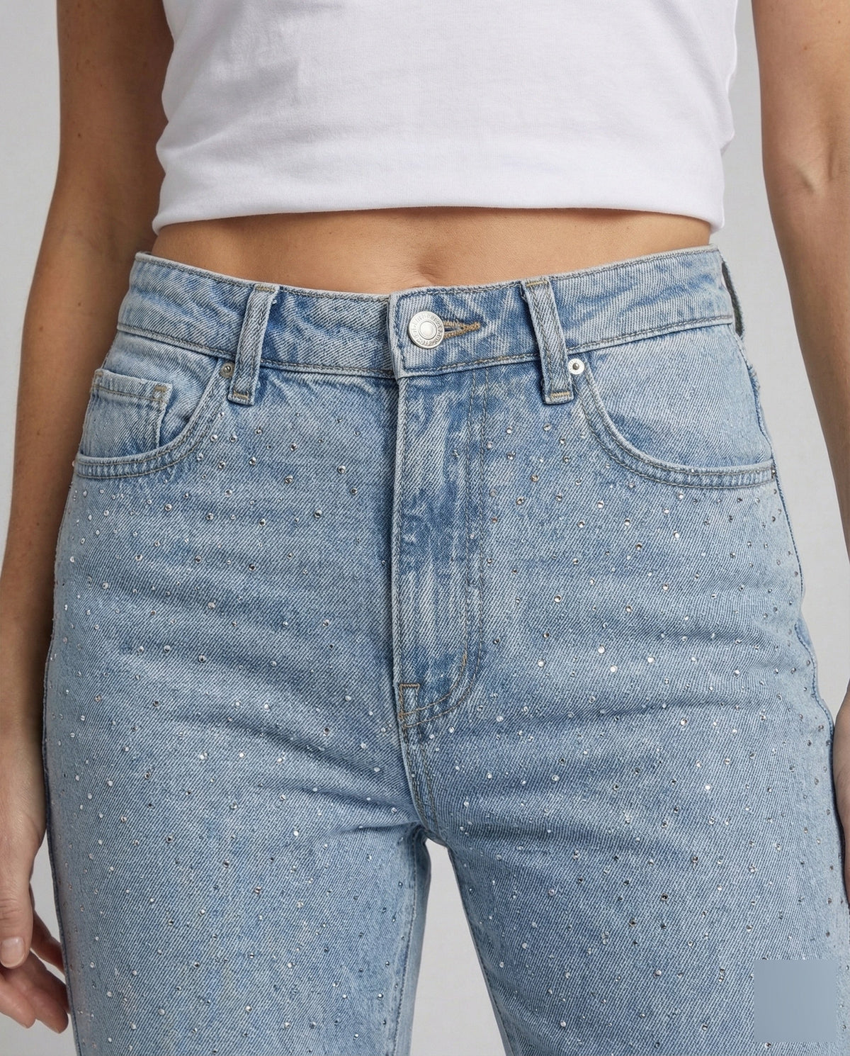 Жіночі прямі джинси з високою посадкою, оздоблені стразами, із шльовками для ременя – джинсова модель повної довжини для повсякденних і вечірніх образів