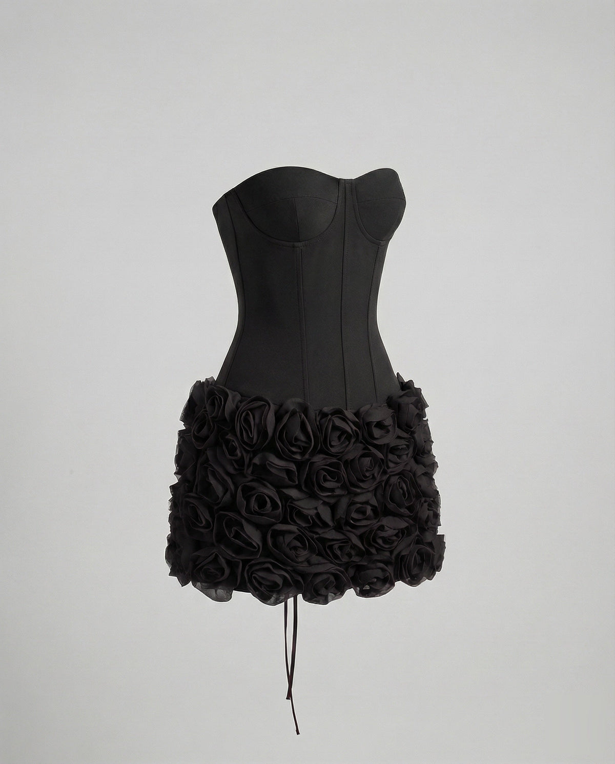 Vestido mini corpete cai-cai para mulher, com corpete modelado e saia com rosetas em relevo – modelo justo e marcante para festas e eventos noturnos