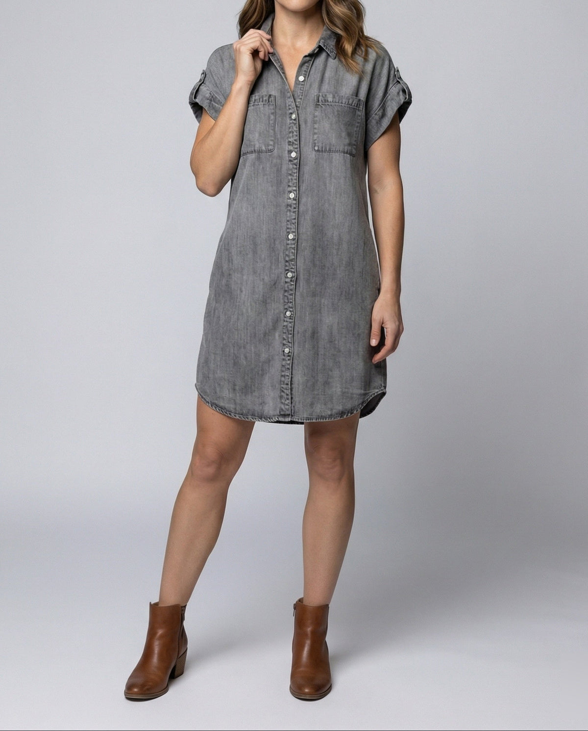 Women’s Denim Shirt Dress with Chest Pockets and Curved Hem – Relaxed Short Sleeve Style for Everyday Wear