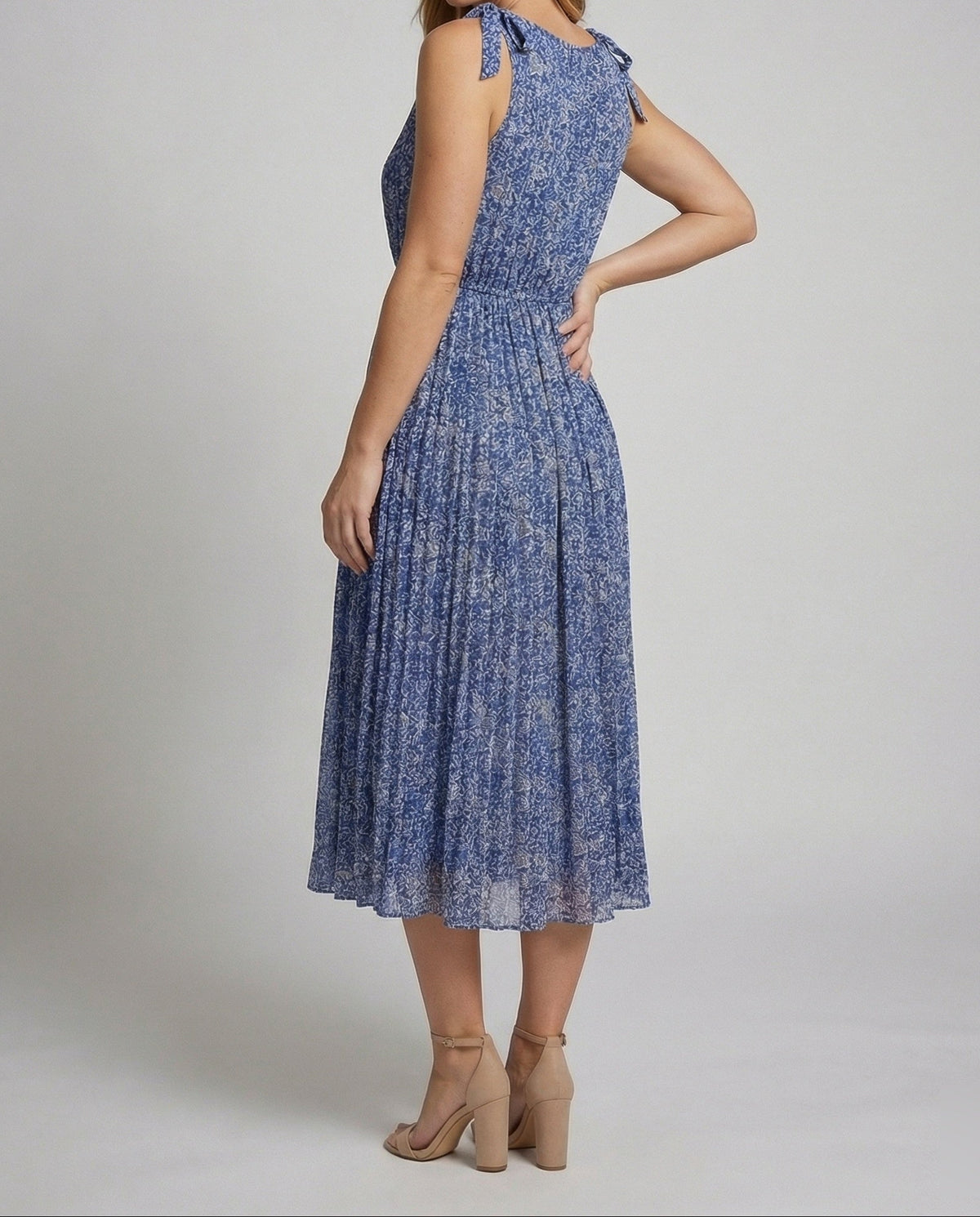 Abito midi stampato da donna con spalline annodate e vita arricciata - stile boho senza maniche per le giornate estive