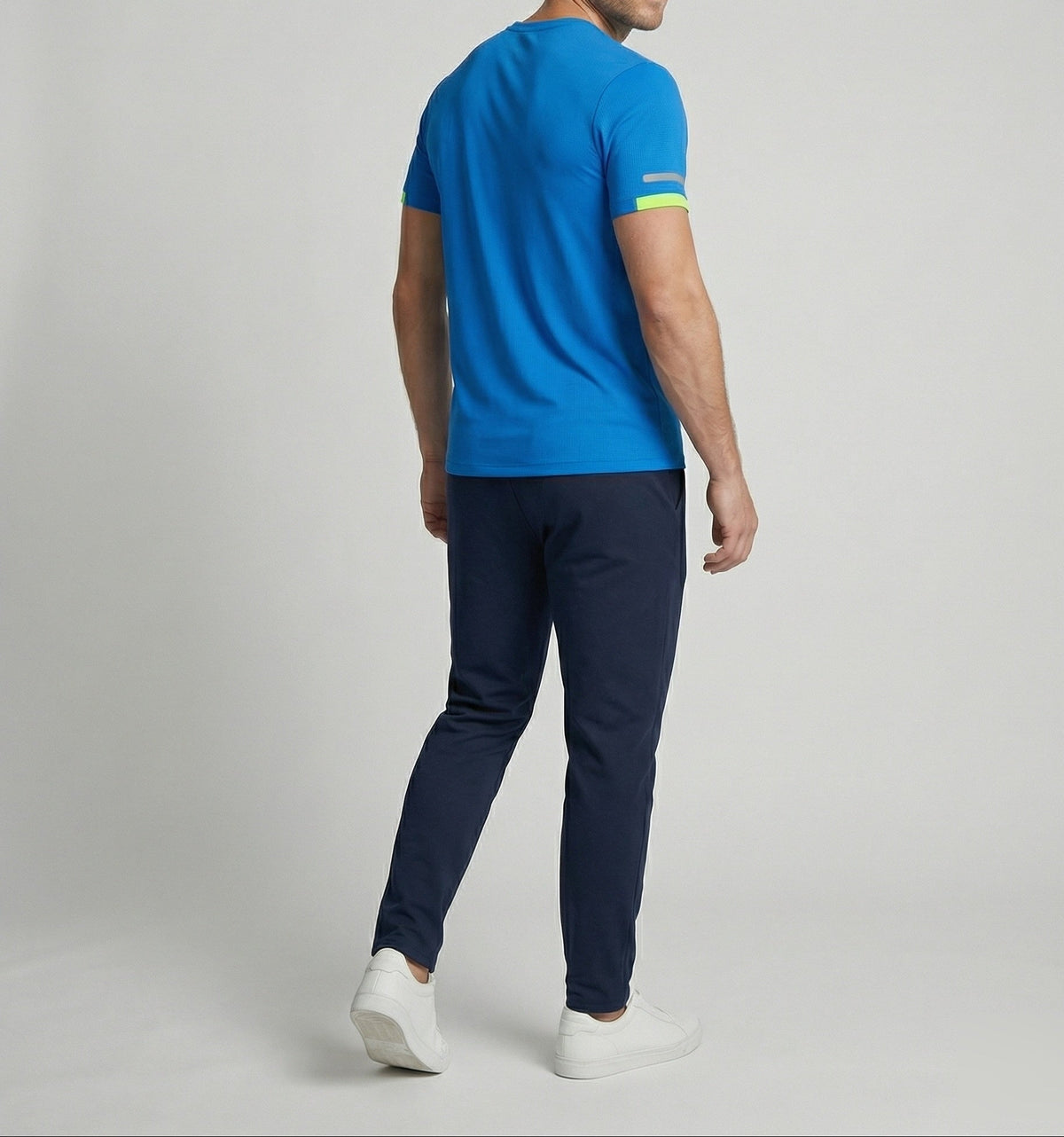 Strukturiertes Rundhals-T-Shirt für Herren mit Akzenten an den Ärmeln – Eng anliegendes Kurzarmshirt für sportlich-lässige Outfits und zum Kombinieren im Alltag