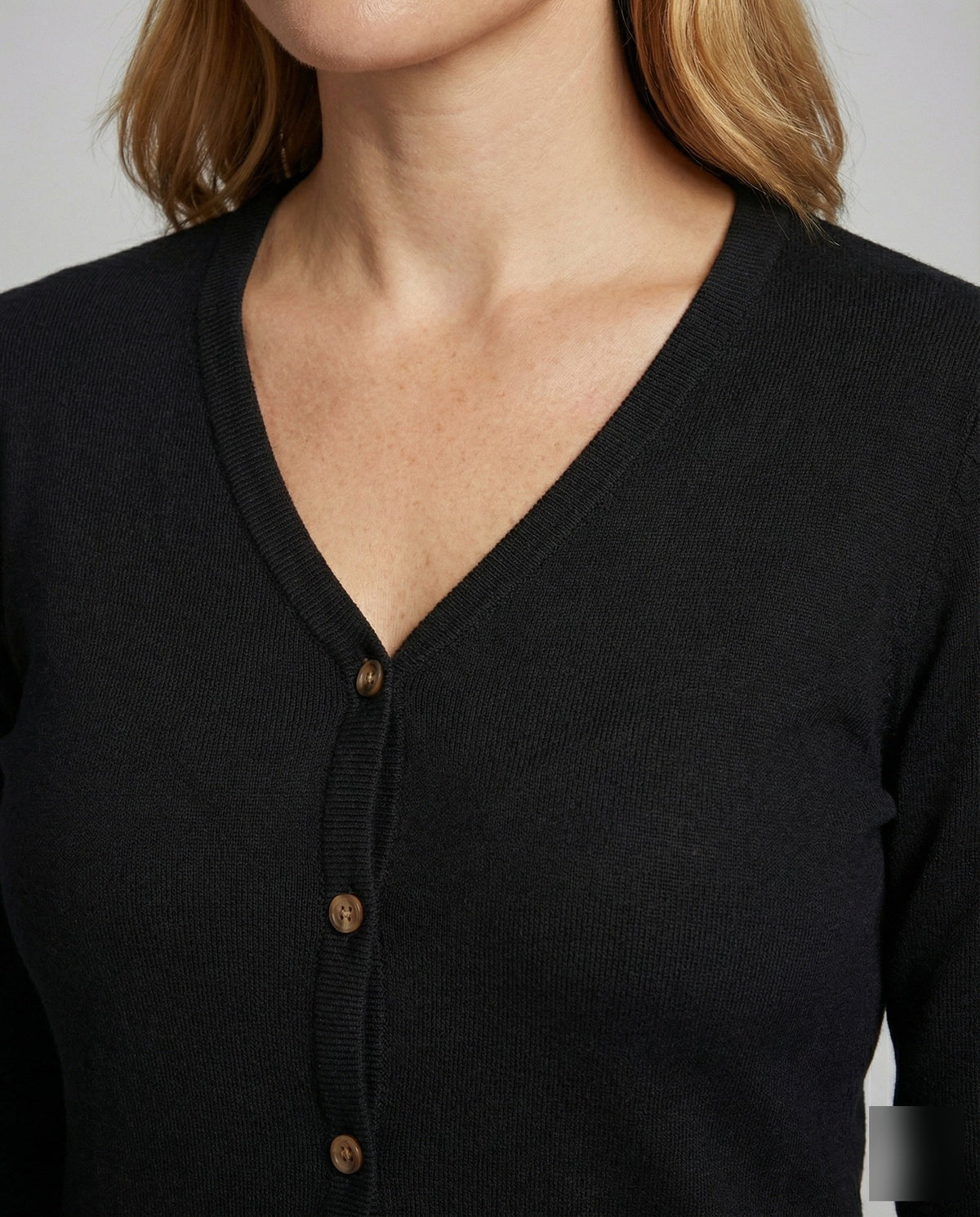 Women’s V-Neck Fine-Knit Cardigan – Slim Button-Front Layer with Long Sleeves for Smart Casual Everyday Wear