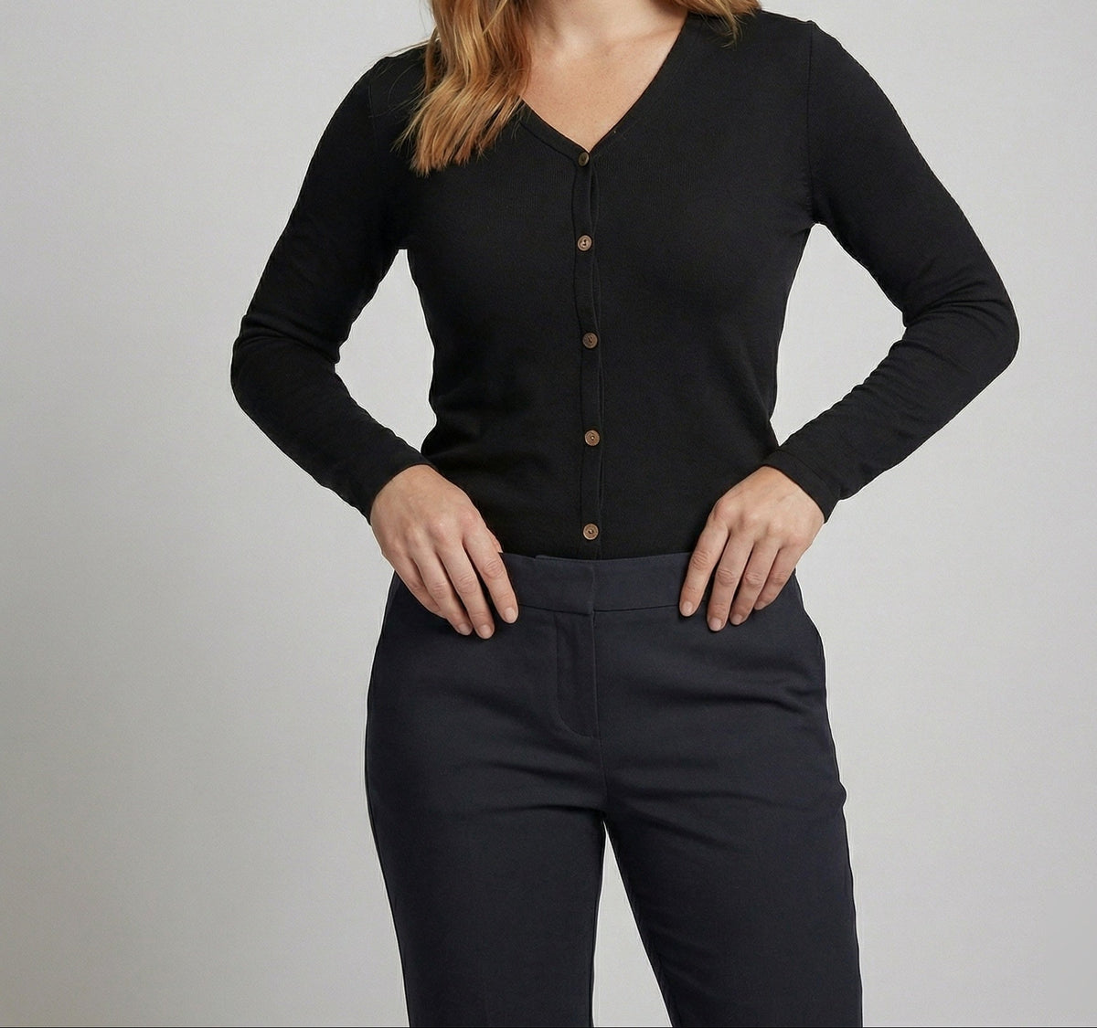 Women’s V-Neck Fine-Knit Cardigan – Slim Button-Front Layer with Long Sleeves for Smart Casual Everyday Wear