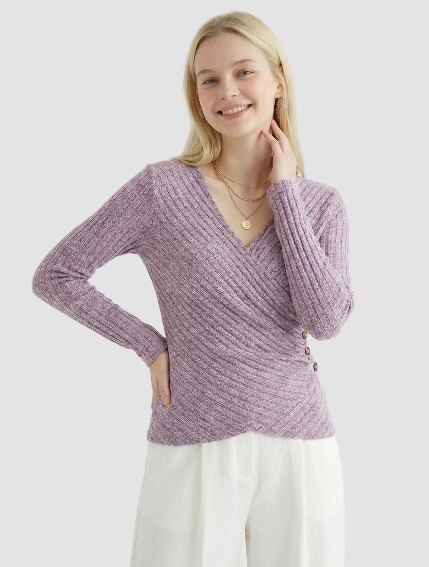 Top avvolgente a coste da donna con scollo a V e dettagli con bottoni in maglia