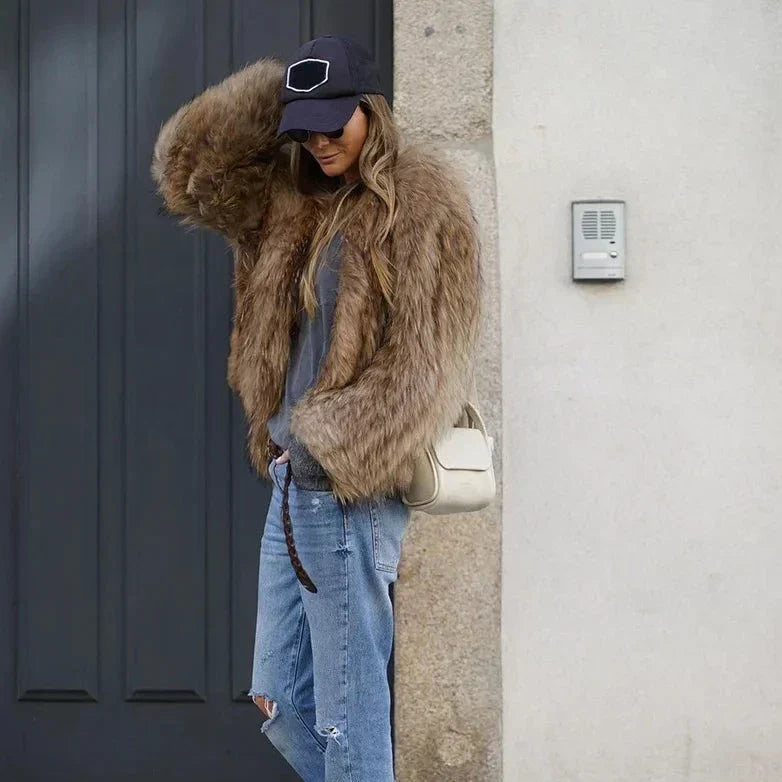 Women’s Plush Faux-Fur Winter Jacket – Warm Cropped Statement Layer for Casual Everyday Wear Smart City Outfits Evening Plans and Cold-Weather Styling