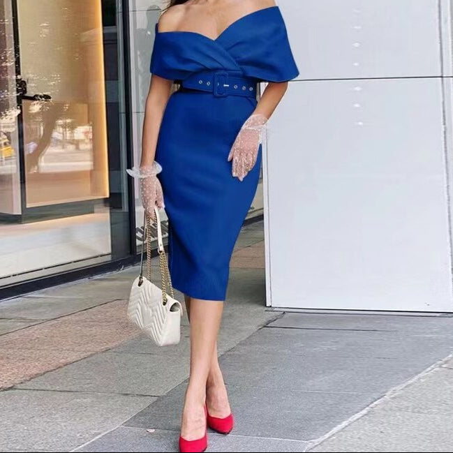 Női testhez simuló ruha váll nélküli, strukturált, öves, midi elegancia