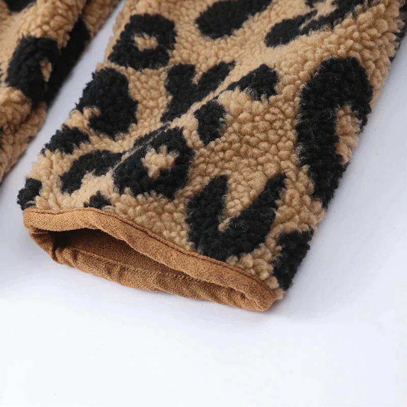 Dámská bunda ze sherpa fleecu s leopardím vzorem – hřejivá zimní vrstva s knoflíkovým zapínáním vpředu pro každodenní ležérní nošení