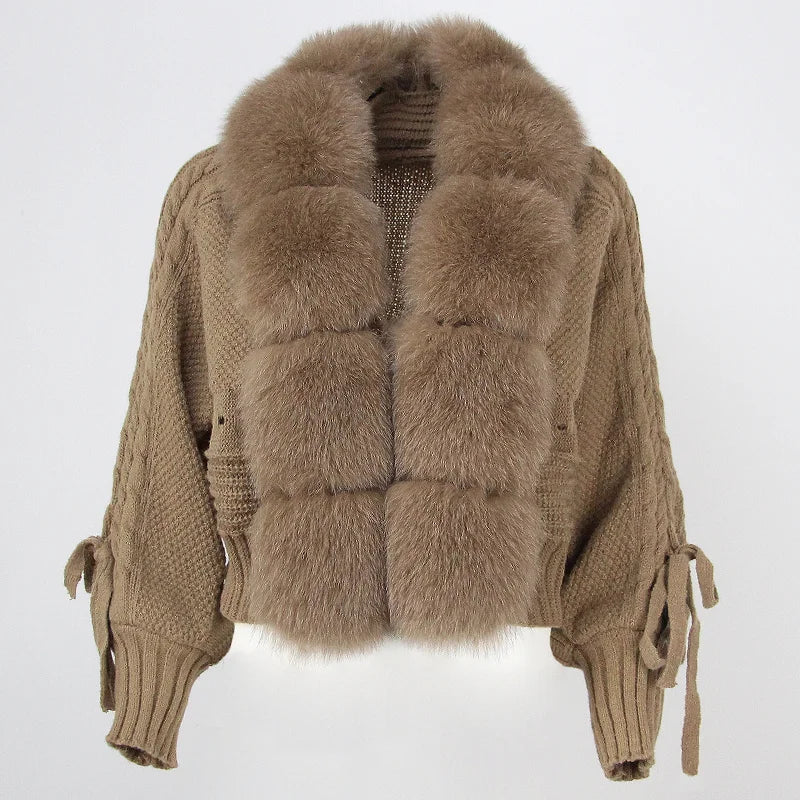 Dámský pletený kardigan s kožešinovým lemem - výrazný hřejivý kousek pro elegantní ležérní zimní outfit