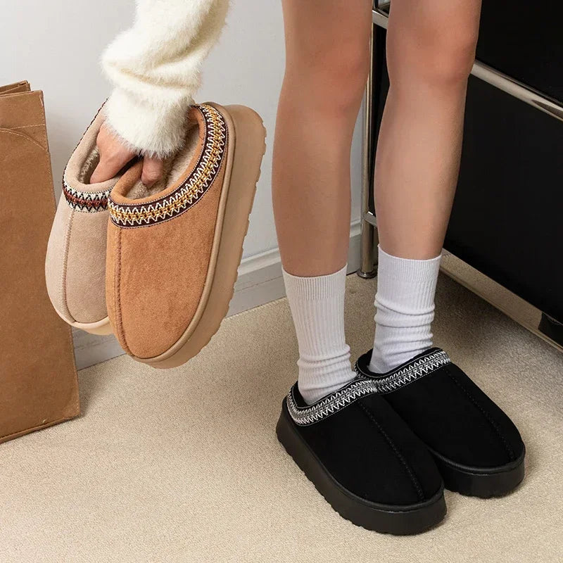Women’s Plush-Lined Platform Slippers – Closed-Toe Winter House Shoes with Decorative Trim