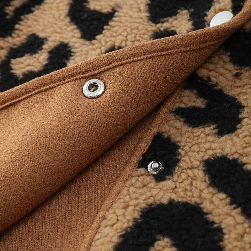 Dámská bunda ze sherpa fleecu s leopardím vzorem – hřejivá zimní vrstva s knoflíkovým zapínáním vpředu pro každodenní ležérní nošení