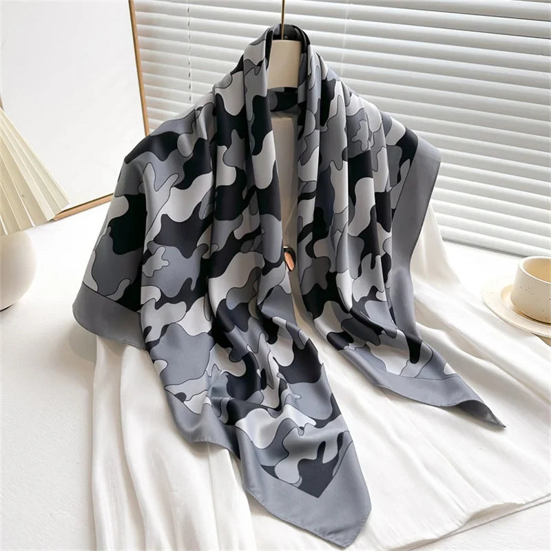 Foulard carré pour femme au toucher satiné - Écharpe légère imprimée à porter autour de la tête ou du cou, pour un style élégant en toute saison