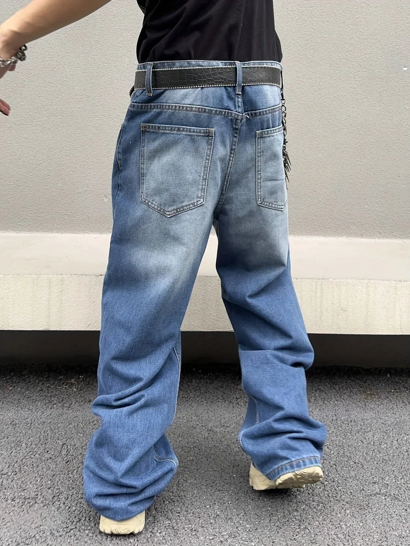 Muške široke streetwear traperice – opušteni traper širokih nogavica za urbani casual stil