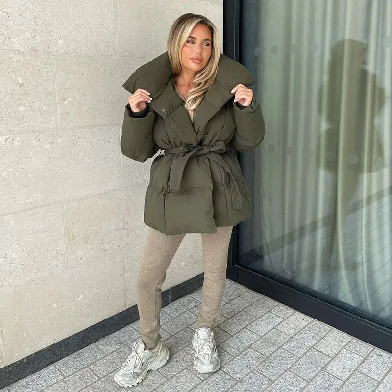 Ženska prošivena jakna s remenom – zimski sloj s predimenzioniranim ovratnikom za hladno vrijeme