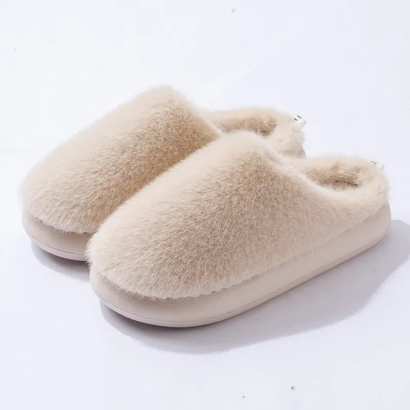 Zachte damespantoffels van pluche imitatiebont met dikke dempende zool en gesloten neus – behaaglijke pluizige instapschoenen voor comfortabel binnengebruik en ontspannen thuis zijn in de winter