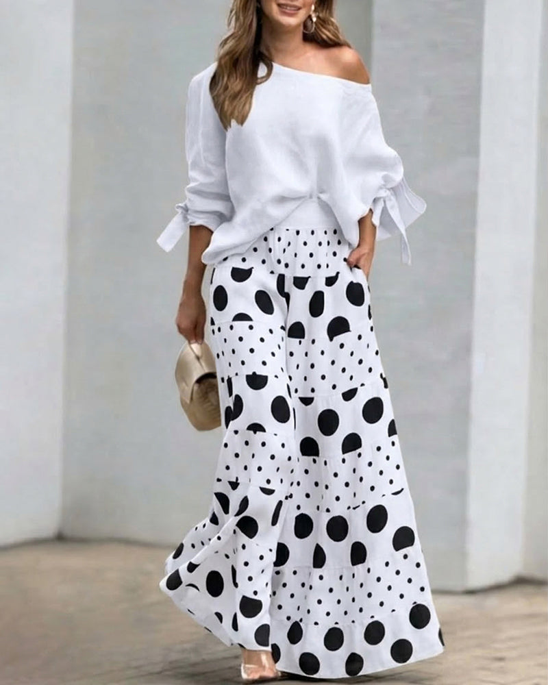 Set de damă cu top drapat, cu umerii goi, și pantaloni evazați cu croială largă, imprimați - ținută lejeră de vară din două piese pentru vacanțe și ținute casual