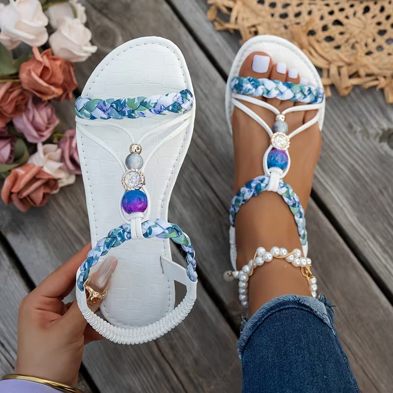 Dámské korálkové žabky – plochý pletený boho styl na léto