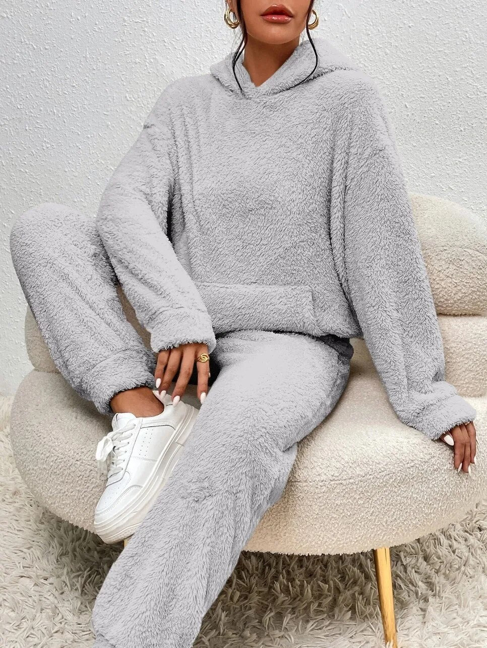 Conjunto de descanso de peluche para mujer: dos piezas de forro polar con capucha para relajarse en invierno