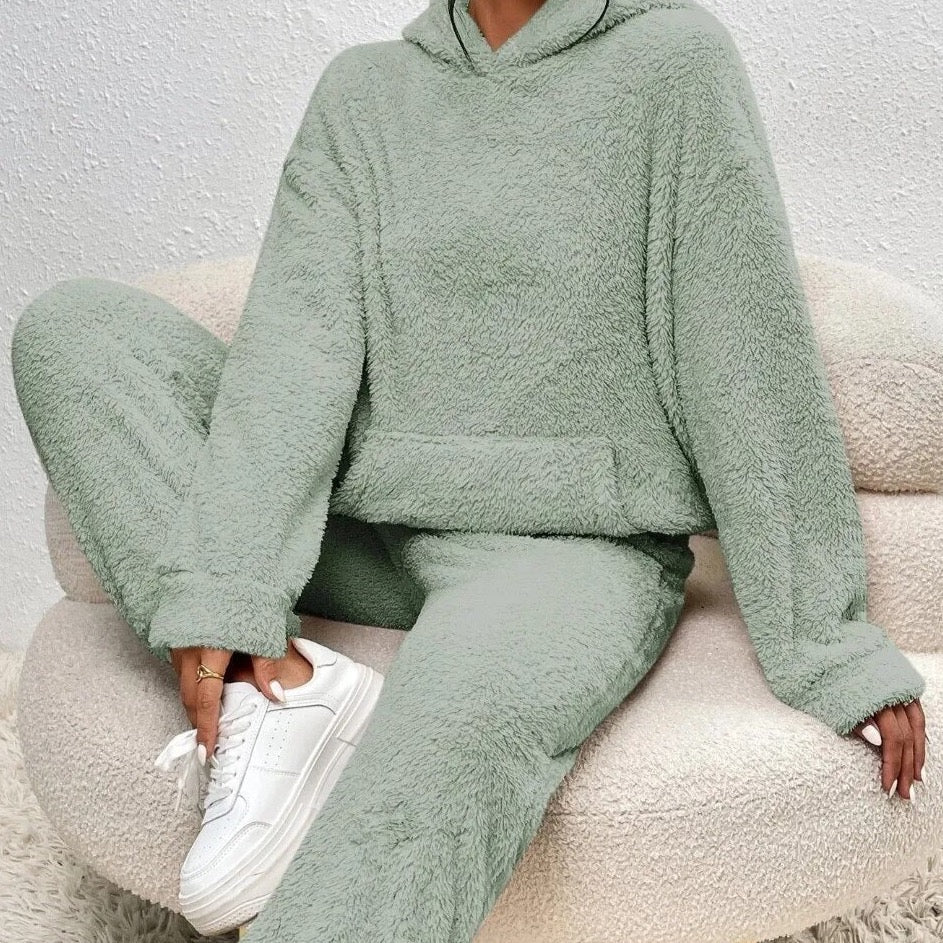 Conjunto de descanso de peluche para mujer: dos piezas de forro polar con capucha para relajarse en invierno
