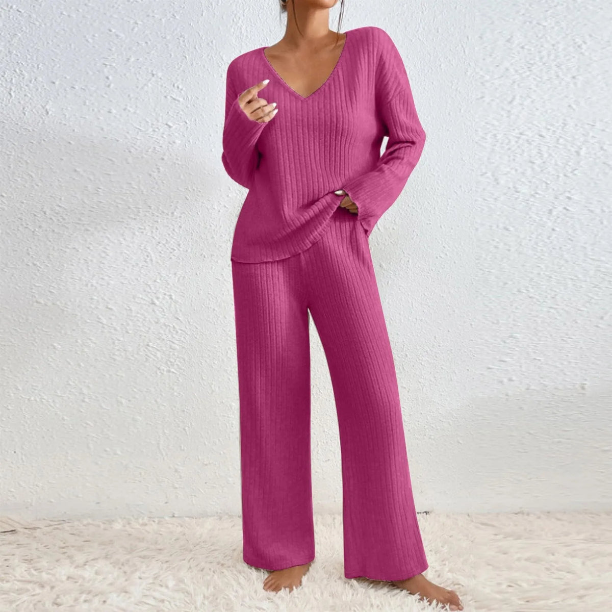 Damen-Zweiteiler aus gerippter Strickware - Lockerer Pullover mit V-Ausschnitt und Hose mit weitem Bein für Herbst und Winter
