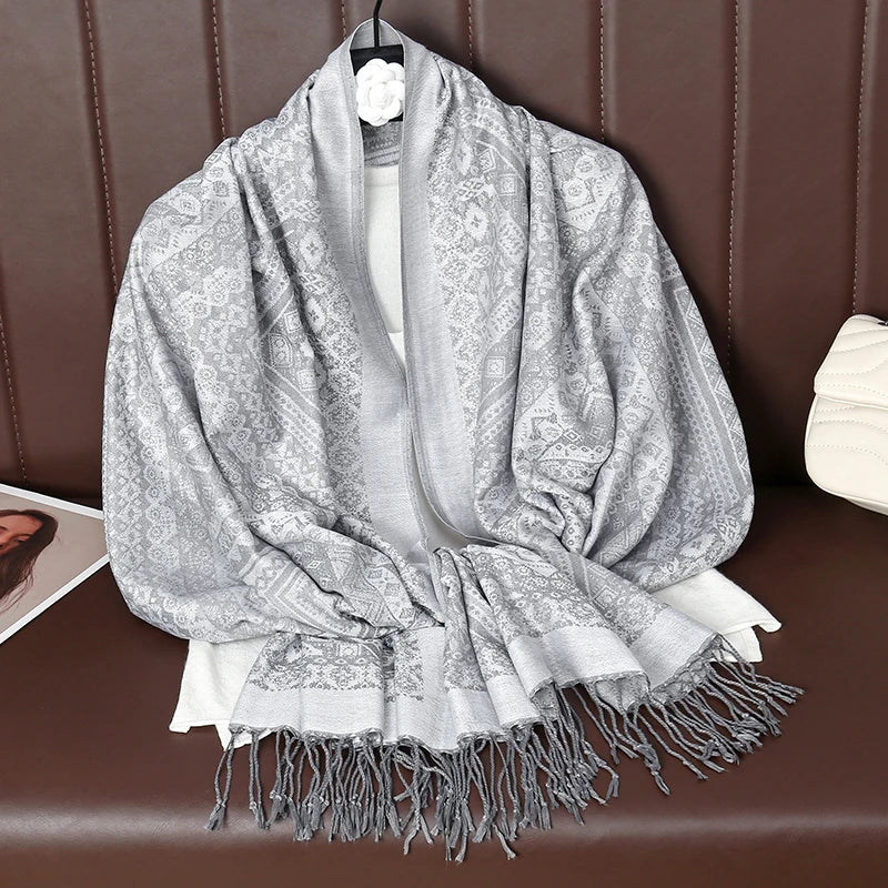 Dámská měkká zimní šála z polyesteru - oversized šál s potiskem a třásněmi pro elegantní podzimní a zimní vrstvení