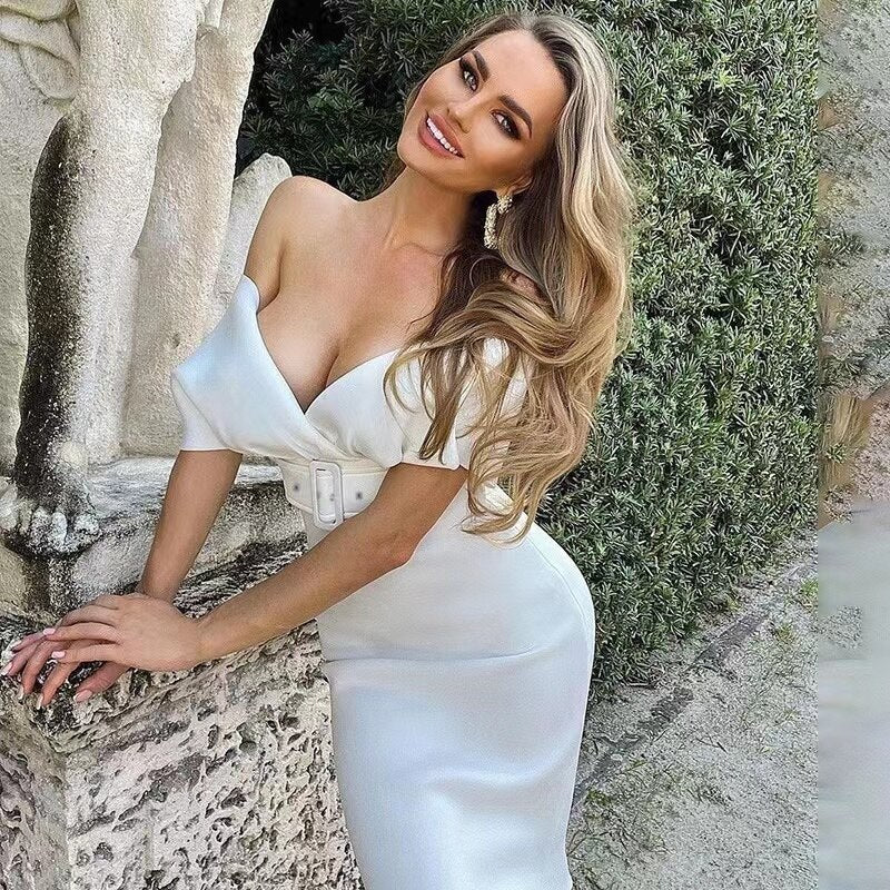Abito aderente da donna con spalle scoperte, cintura strutturata, midi elegante