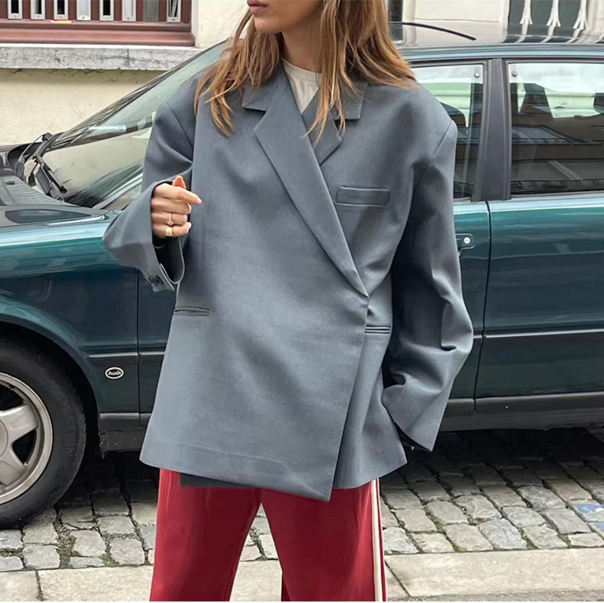 Dámské oversized sako – volnější dlouhá bunda s klopami se zářezy do práce i pro volný čas