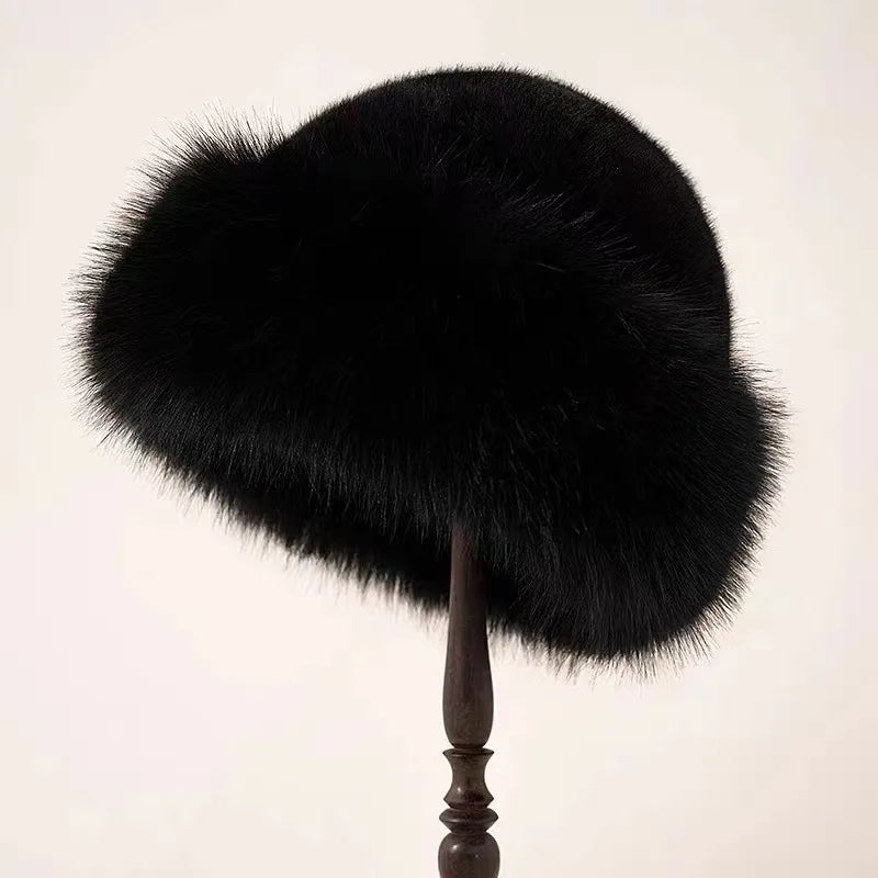 Damen-Wintermütze aus Kunstpelz – kuschelig-weiche Mütze mit Krempe für elegantes Winterstyling im Alltag
