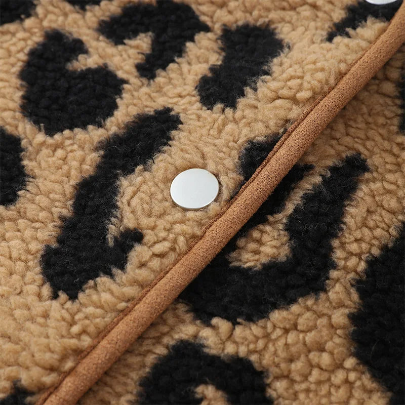 Dámská bunda ze sherpa fleecu s leopardím vzorem – hřejivá zimní vrstva s knoflíkovým zapínáním vpředu pro každodenní ležérní nošení