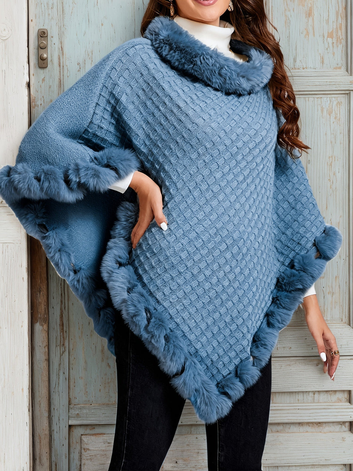 Poncho tricotat cu textură pentru femei, cu guler și tiv bordate cu material pufos - Croială amplă, drapată, pentru stratificare elegantă toamna și iarna