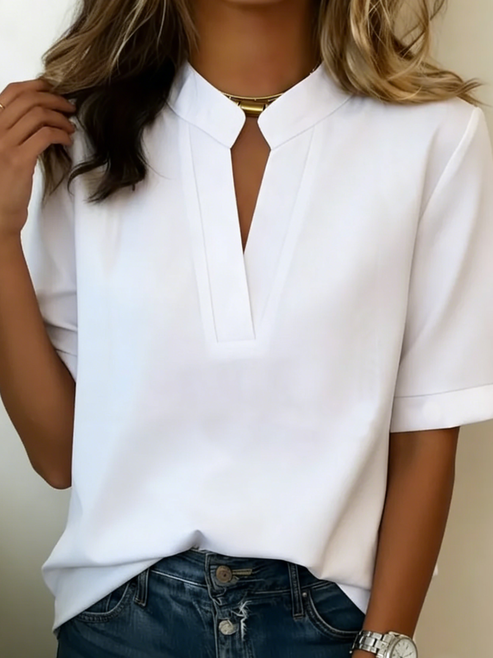 Dámský top s rozparkem u krku a krátkými rukávy – ležérní elegantní halenka pro jaro a léto