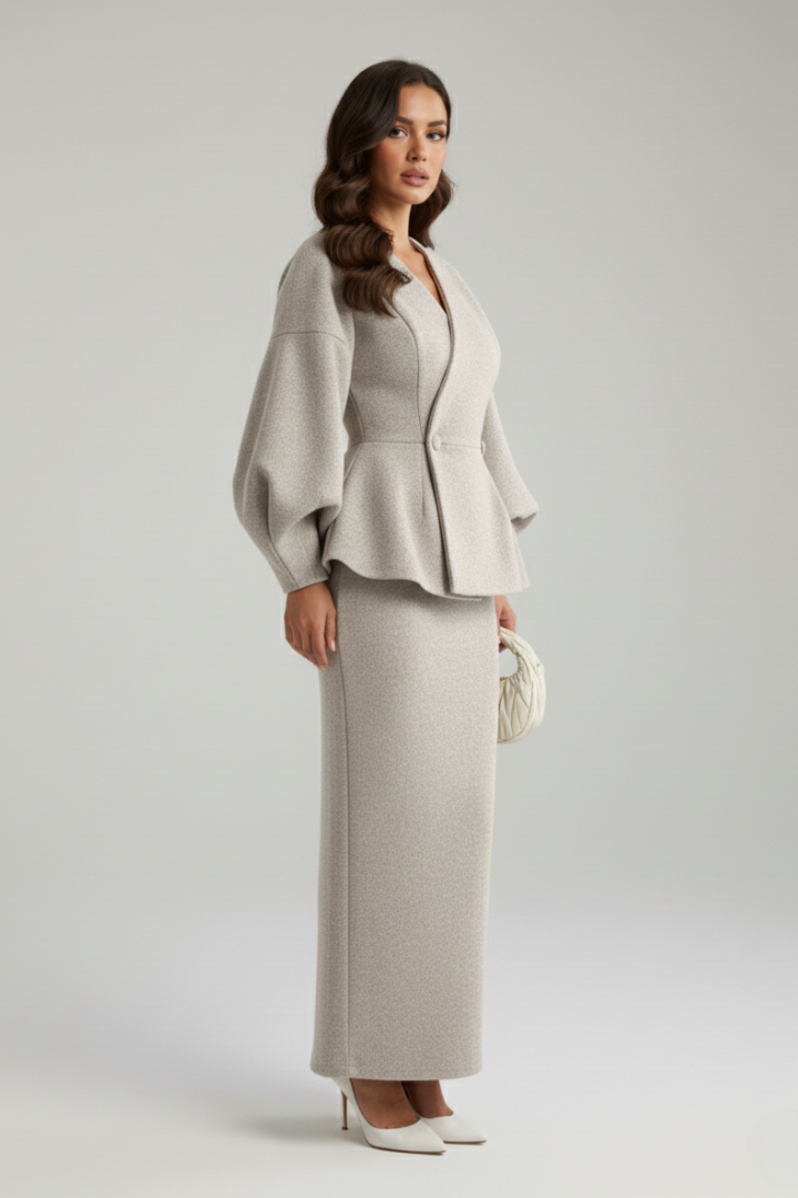 Costum de damă din blazer peplum și fustă maxi – set elegant din două piese, croit pentru evenimente de afaceri
