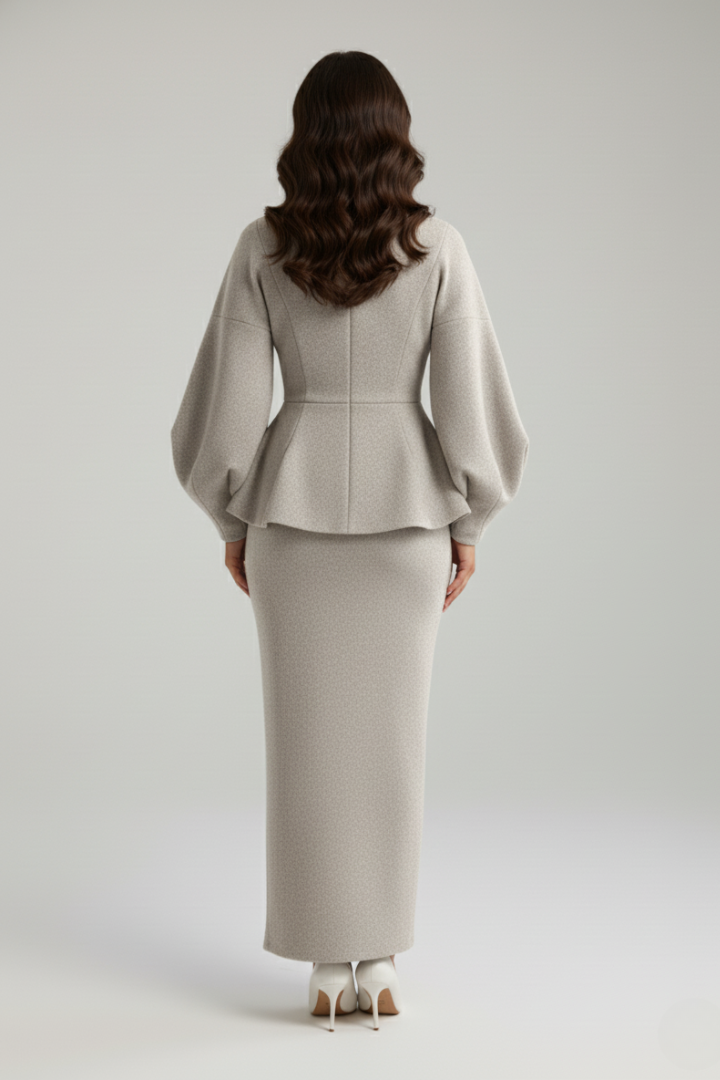 Costum de damă din blazer peplum și fustă maxi – set elegant din două piese, croit pentru evenimente de afaceri