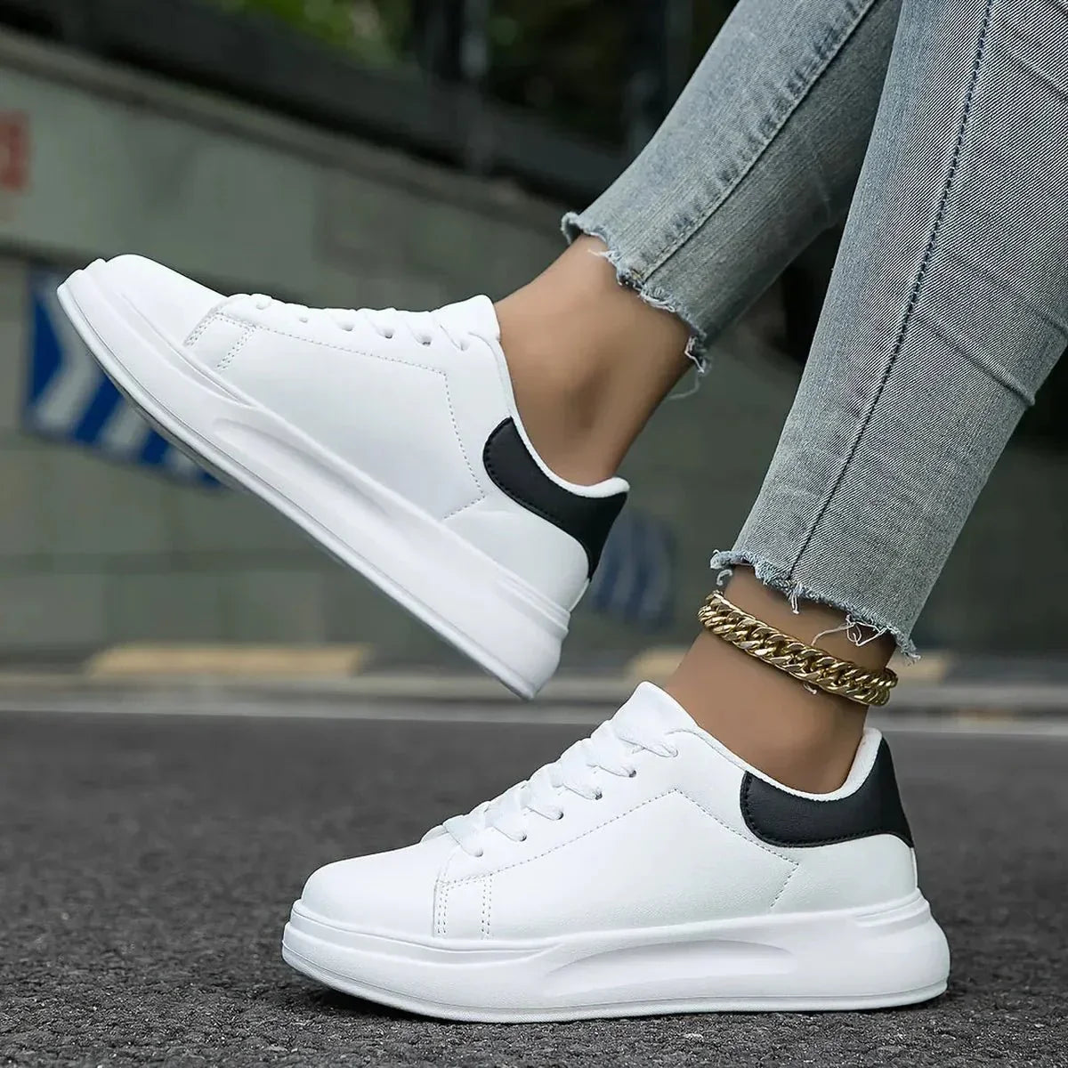 Lette casual-sneakers til kvinder – fleksible streetwear-sko med snørebånd til byliv og rejser