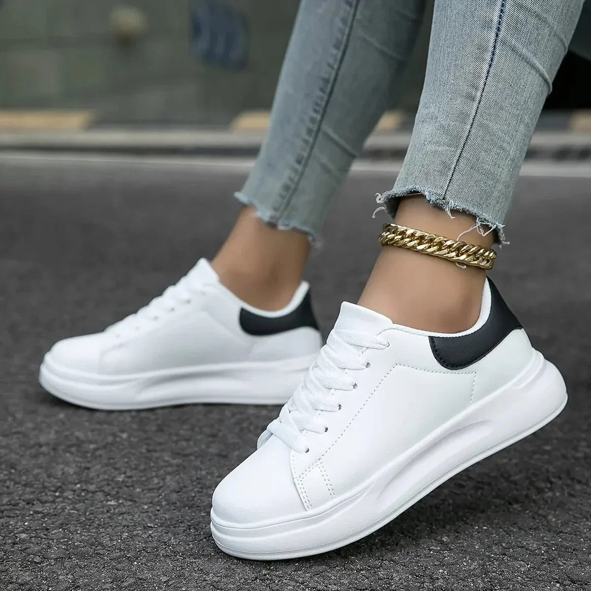 Lette casual-sneakers til kvinder – fleksible streetwear-sko med snørebånd til byliv og rejser