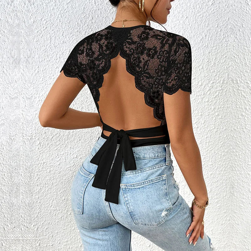 Body côtelé pour femme avec manches en dentelle et dos ouvert - Haut ajusté à col rond avec bord festonné et lien dans le dos