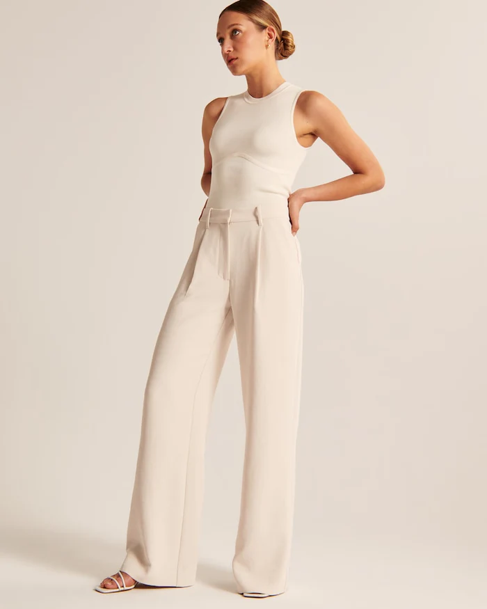 Pantaloni da donna con vita plissettata, gamba larga e vestibilità sartoriale