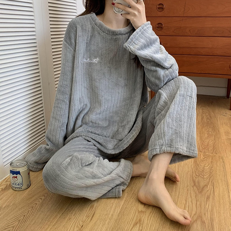 Dameset met geribde fleece top met lange mouwen en broek – zachte, comfortabele tweedelige loungewear voor herfst en winter