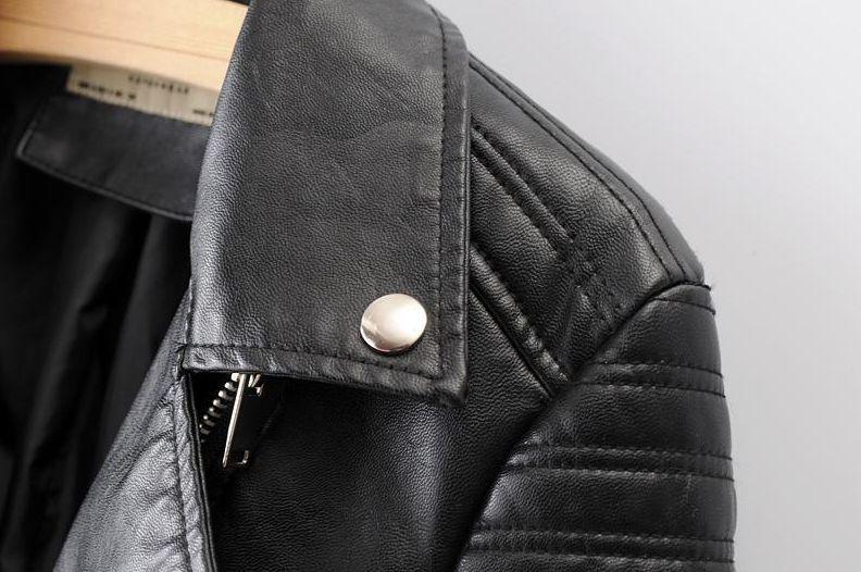 Chaqueta motera de cuero entallada para mujer – Prenda motera acolchada con cremallera para un estilo informal elegante