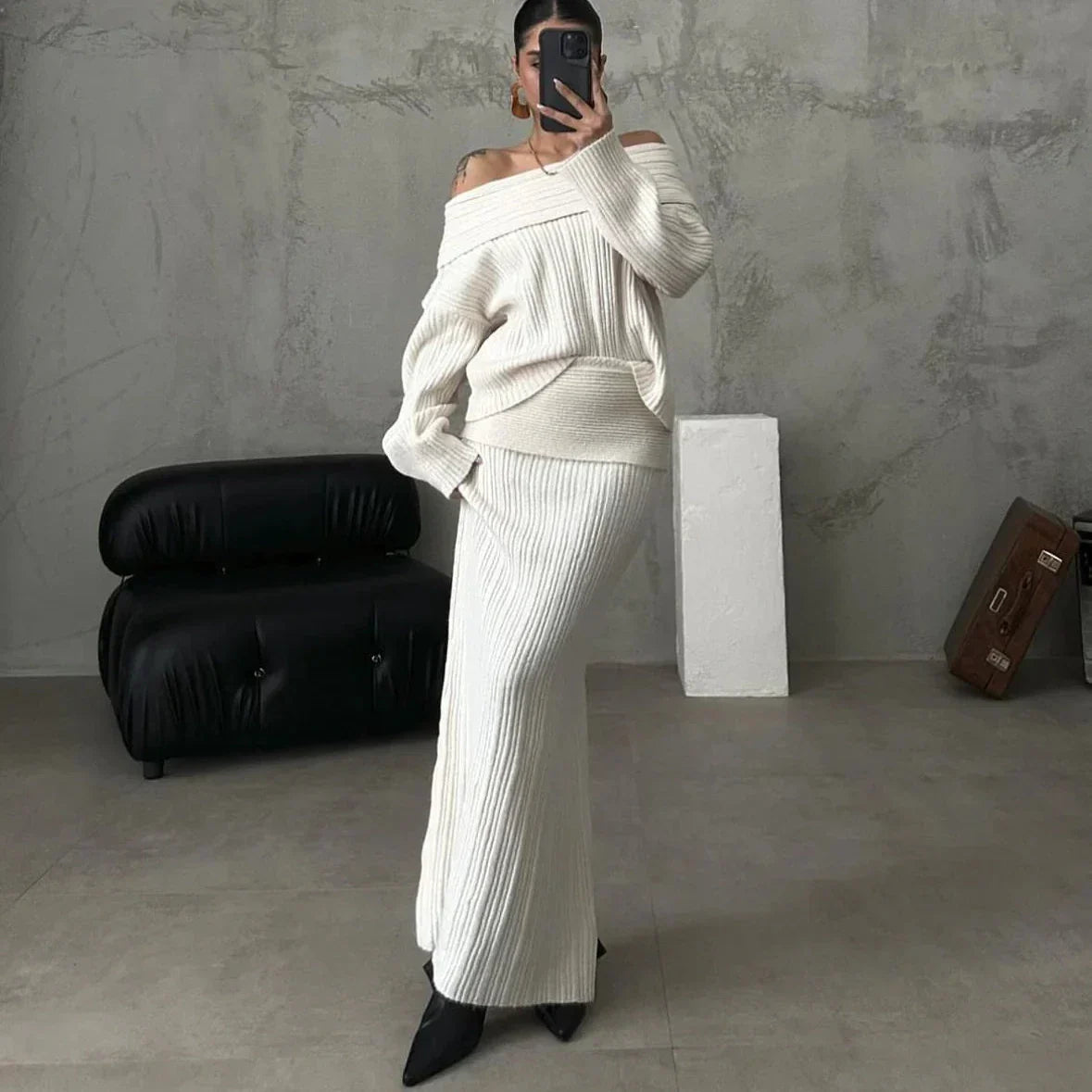 Damesgebreide trui met blote schouders en geribde stof met aansluitende maxi-rok – Elegante ontspannen tweedelige co-ord voor herfst en winter