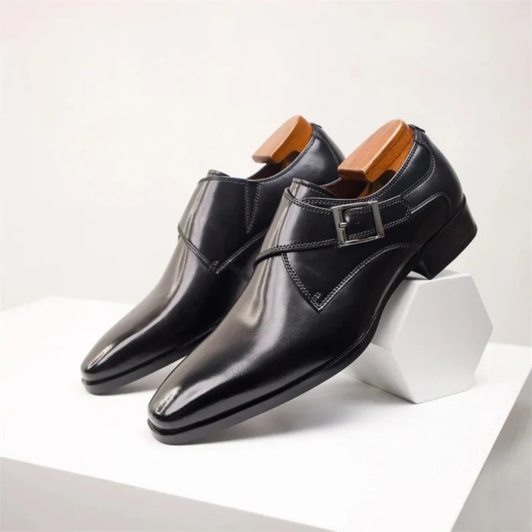 Męskie eleganckie buty typu single monk strap – formalne obuwie zapinane na klamrę do pracy w biurze i na spotkania biznesowe