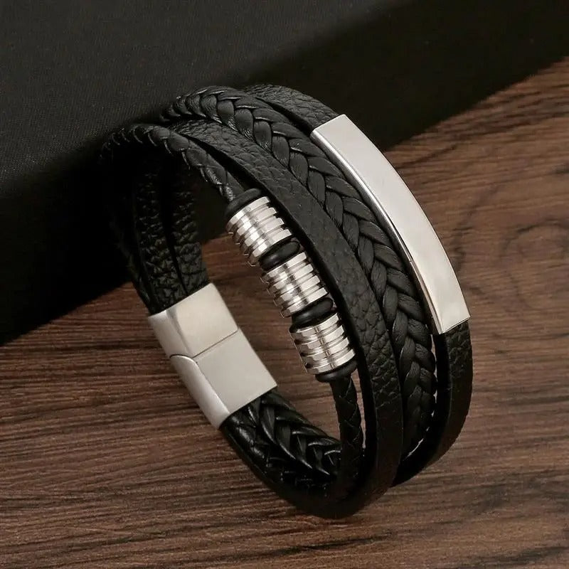 Pulsera trenzada de cuero para hombre con detalle metálico en capas, accesorio llamativo