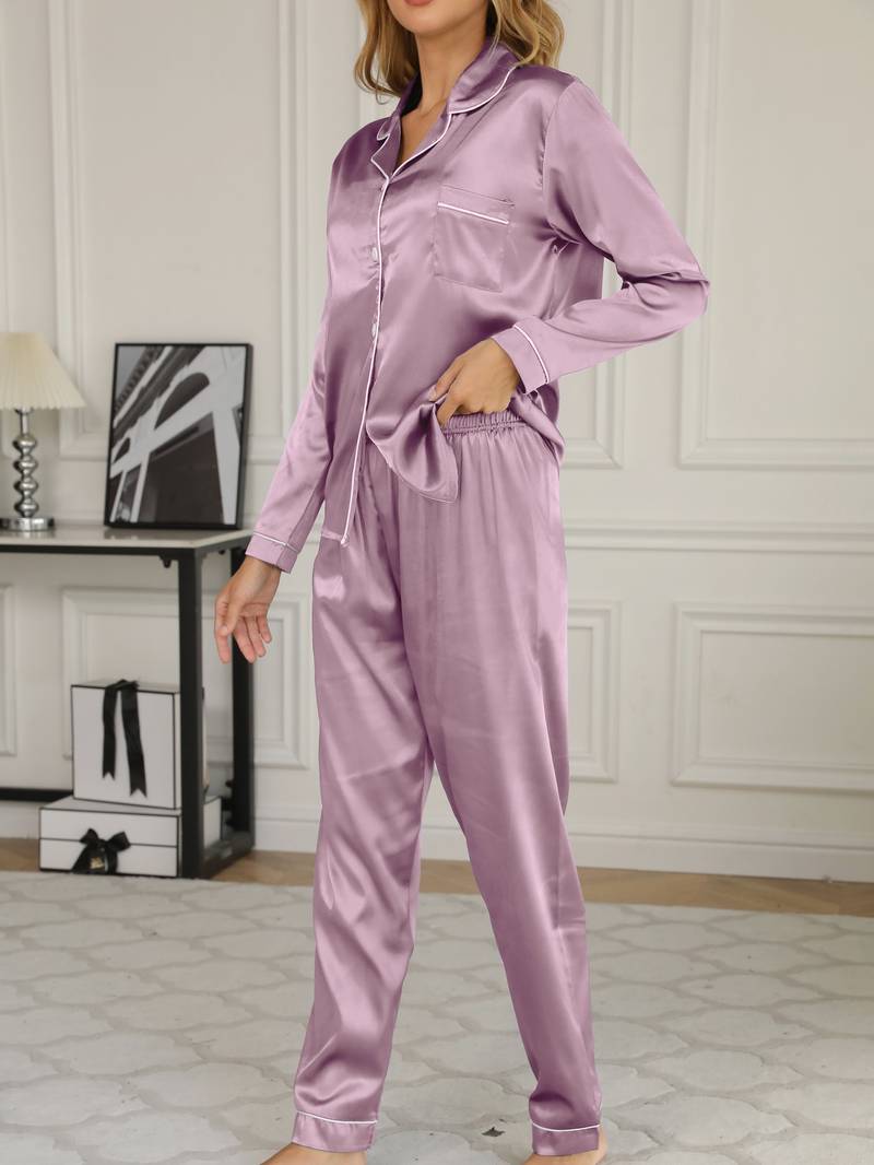 Dame sæt i satin pyjamas med knapper foran til afslapning