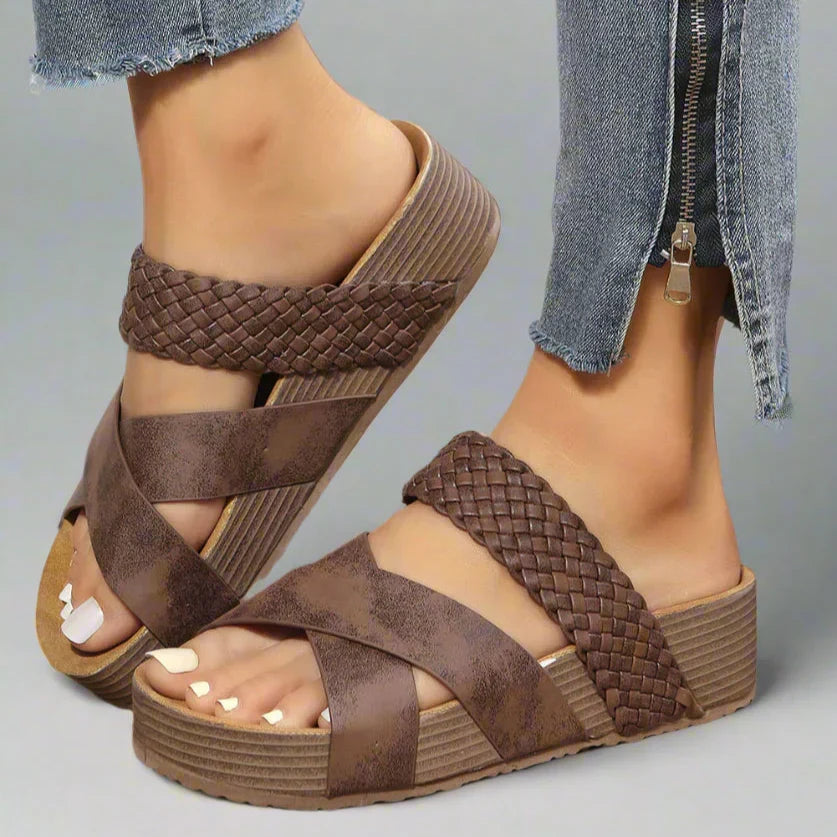 Sandálias de cunha entrançadas para mulher com tiras cruzadas – sapatos de verão com plataforma para uso diário e férias