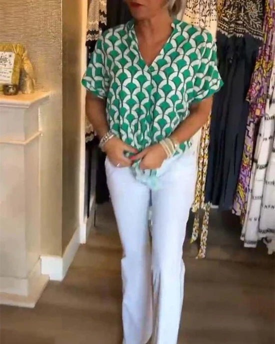 Women’s Geometric Print V-Neck Blouse – Relaxed Three-Quarter Sleeve Style for Work and Leisure