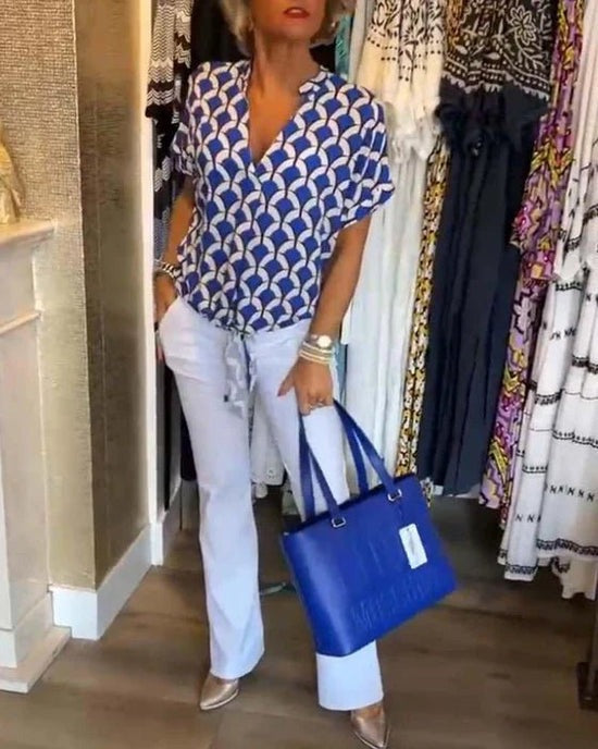 Women’s Geometric Print V-Neck Blouse – Relaxed Three-Quarter Sleeve Style for Work and Leisure