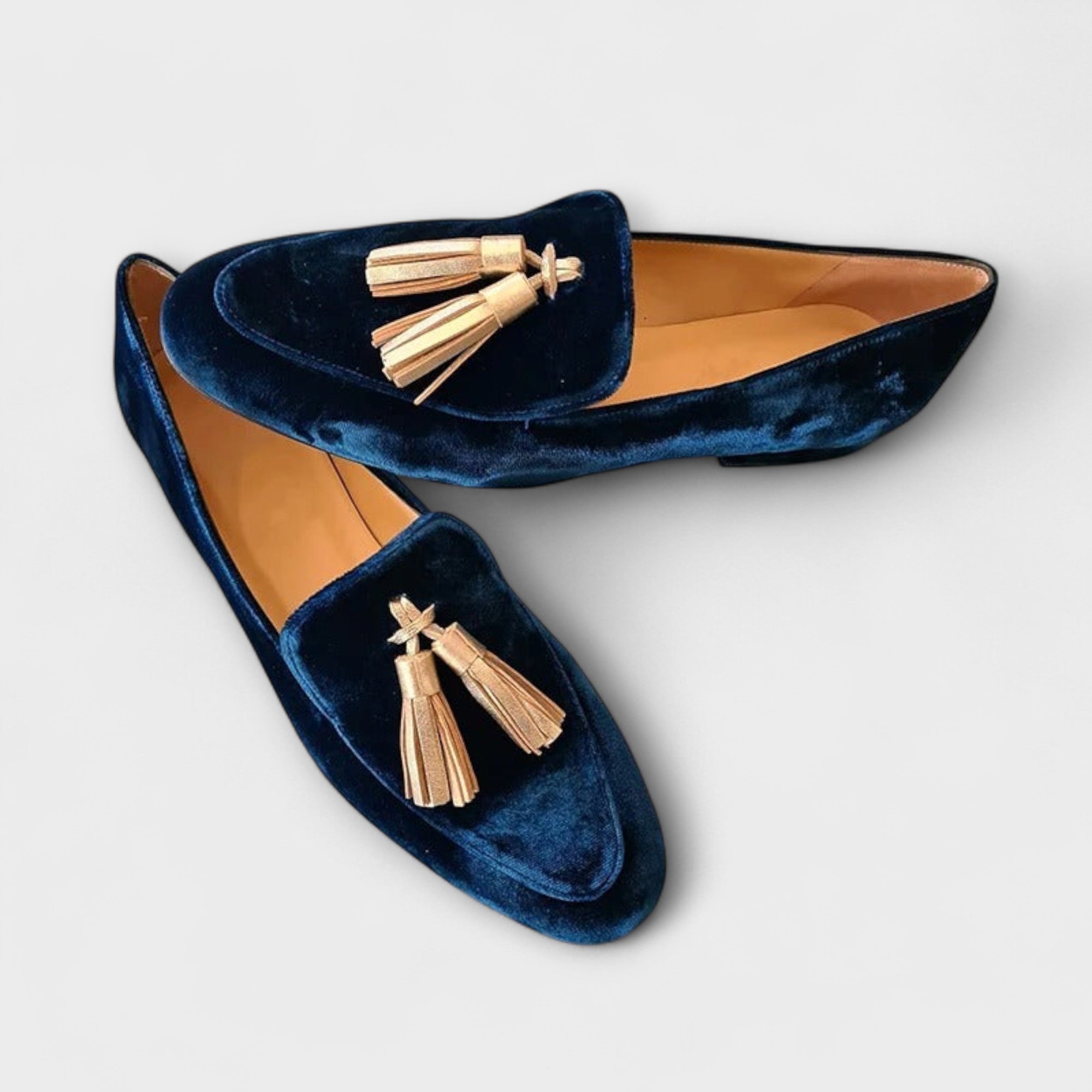 Γυναικεία μοκασίνια slip on άνετα επίπεδα παπούτσια κομψά στυλάτα με φούντα έξυπνα casual καθημερινά υποδήματα