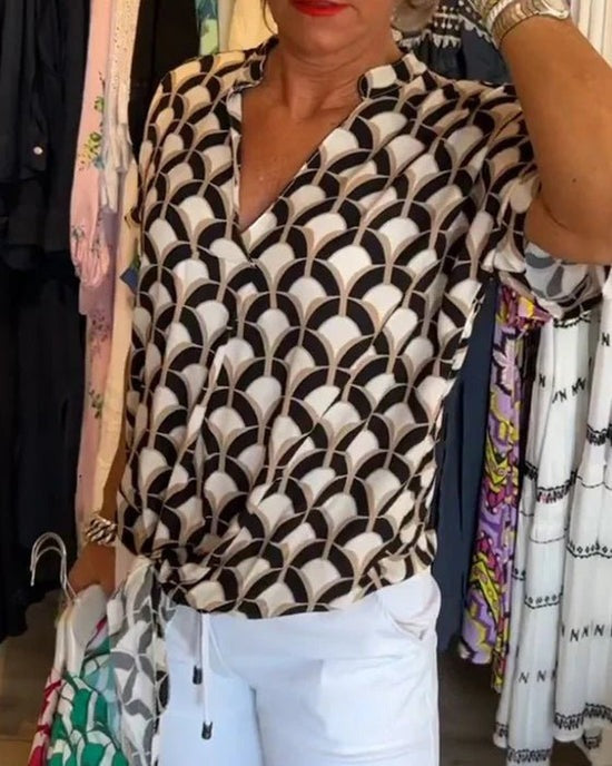 Women’s Geometric Print V-Neck Blouse – Relaxed Three-Quarter Sleeve Style for Work and Leisure