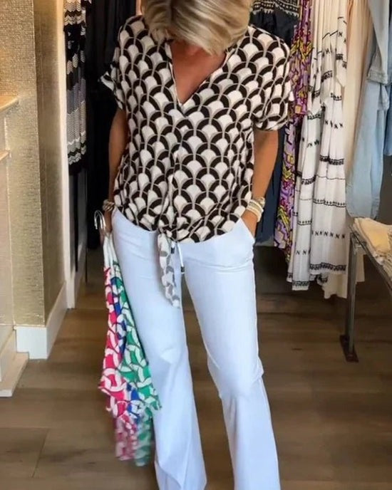 Women’s Geometric Print V-Neck Blouse – Relaxed Three-Quarter Sleeve Style for Work and Leisure