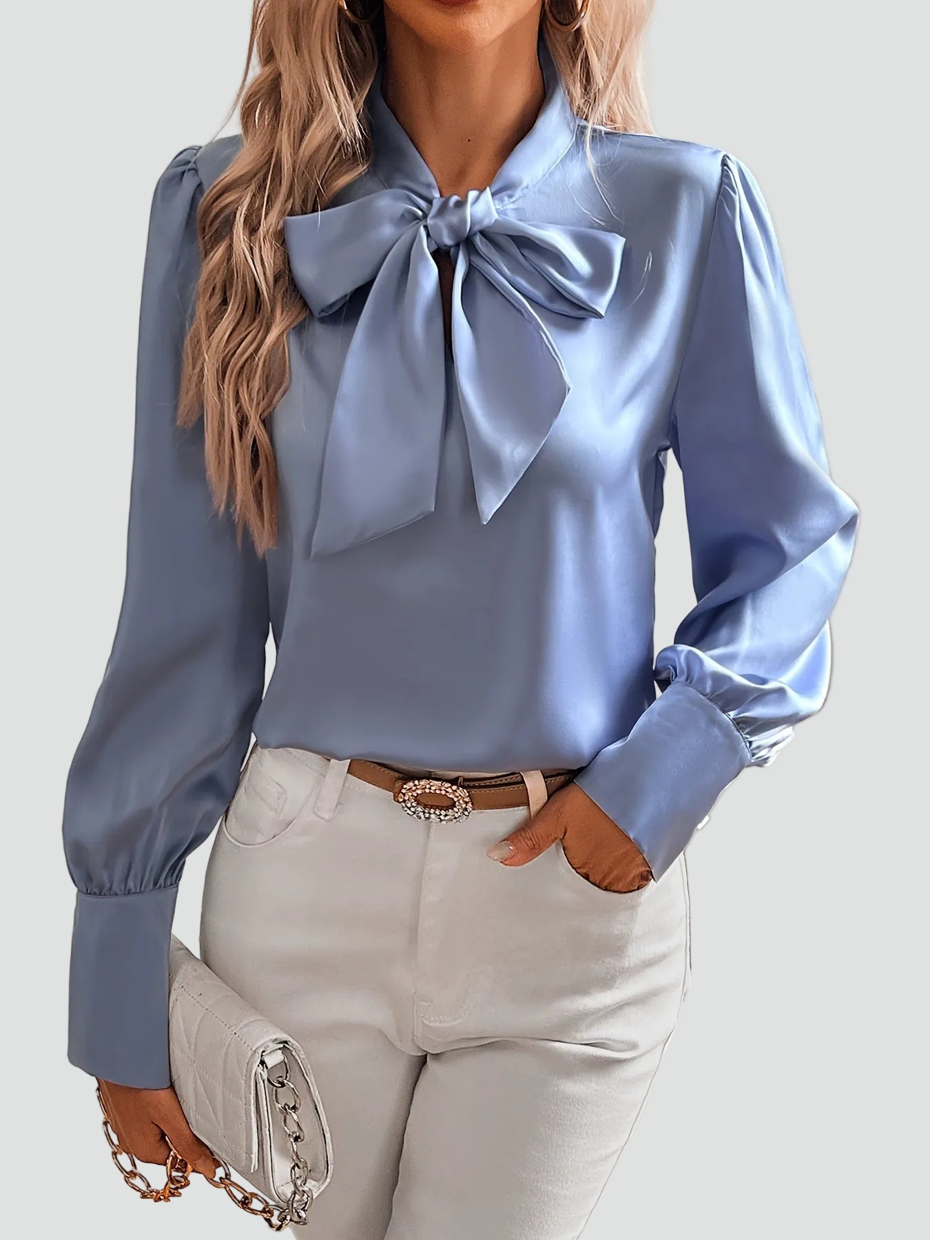 Blusa da donna in raso con fiocco al collo e maniche a sbuffo statement