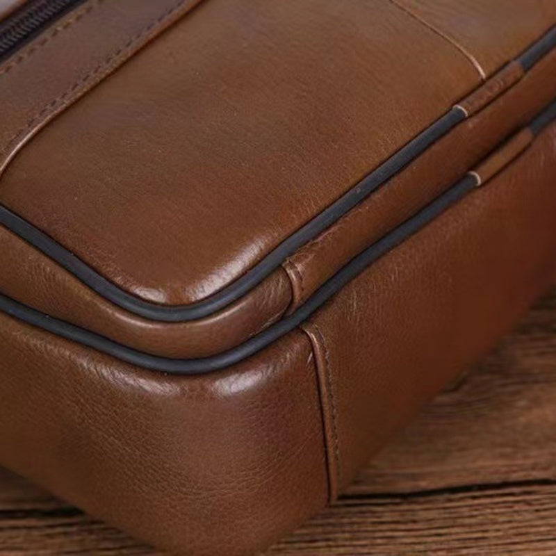 Borsa a tracolla da uomo con molte tasche e finitura testurizzata